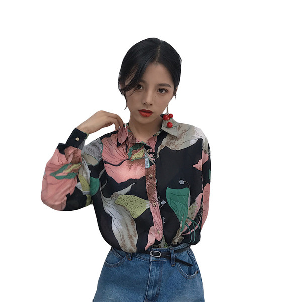 Fekete színű, virágmintás női ing