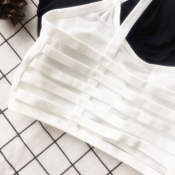 Καθημερινή μπουζούλα με ενδιαφέρουσα πλάτη σε λευκό και μαύρο χρώμα