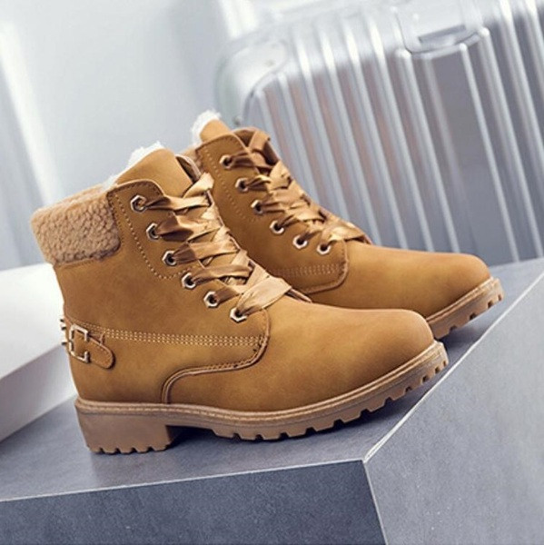 Durva talpú női csizma három színben