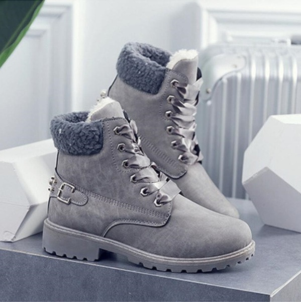 Durva talpú női csizma három színben