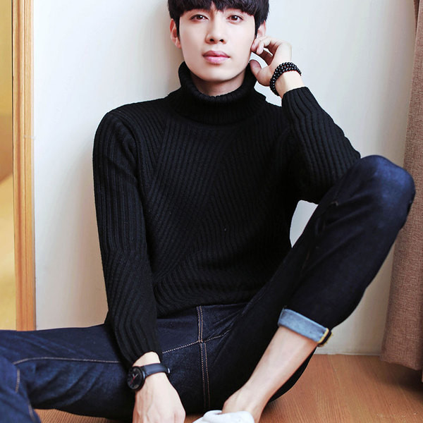 Sima férfi pulóver magas gallérral, négy színben