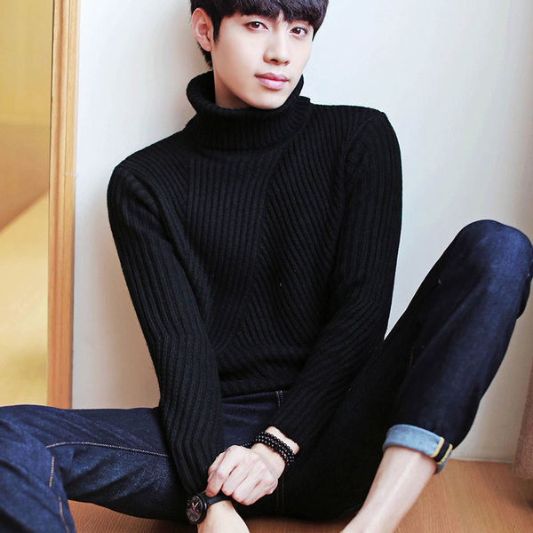 Sima férfi pulóver magas gallérral, négy színben