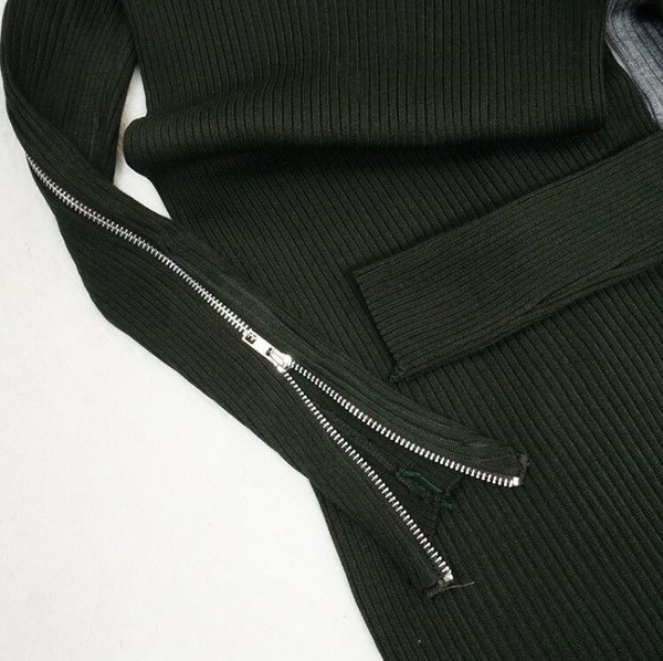 Női téli ruha ujján cipzárral