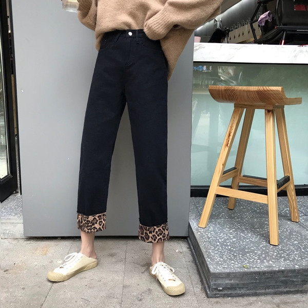 Aktuális női farmer széles modell színes béléssel