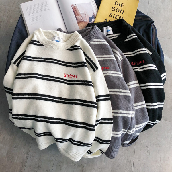 Pulover bărbătesc modern cu dungi în trei culori