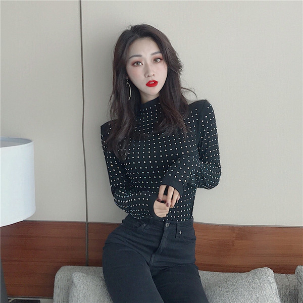 Bluză de damă modernă în negru