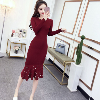 Női téli ruha gyöngyökkel, piros és fekete színben