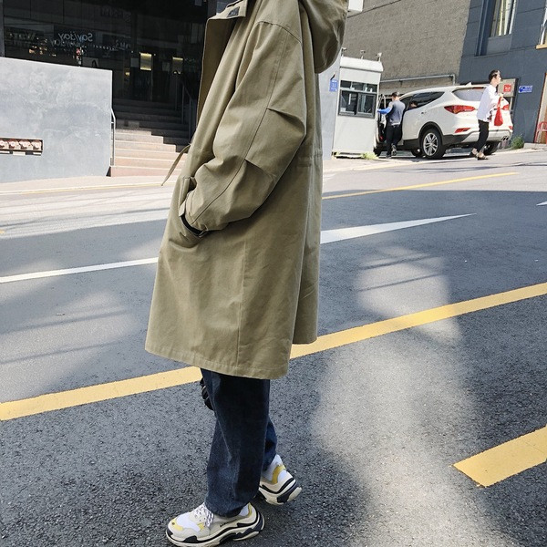 Hétköznapi férfi esőkabát kapucnival és nyakkendővel, három színben