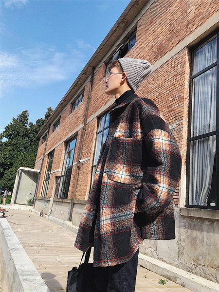 Modern férfi kockás kabát nagy zsebekkel, három színben