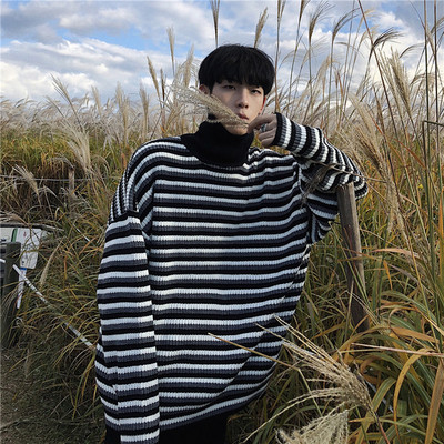 Alkalmi férfi csíkos pulóver magas gallérral széles modellel