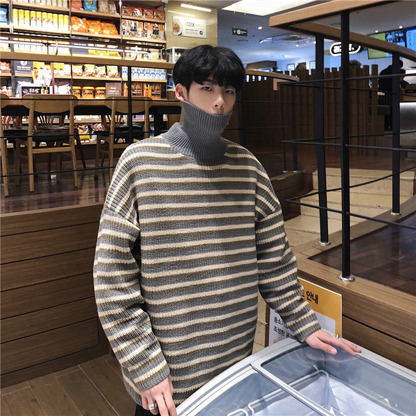 Alkalmi férfi csíkos pulóver magas gallérral széles modellel