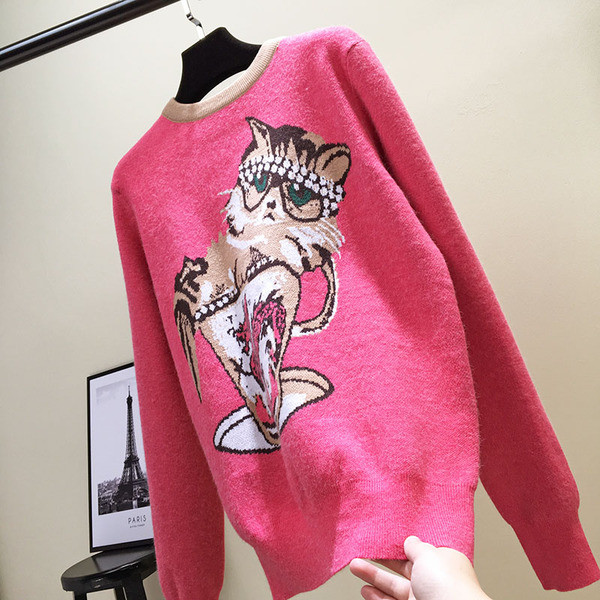 Modern női pulóver színes rózsaszín hímzéssel