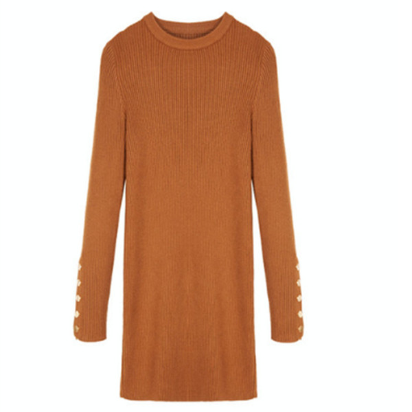 Stílusos női ruha ujján fém elemmel