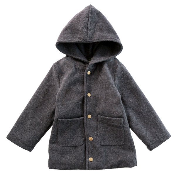 Elegáns gyerekkabát lányoknak sötét színben, hátul rátéttel