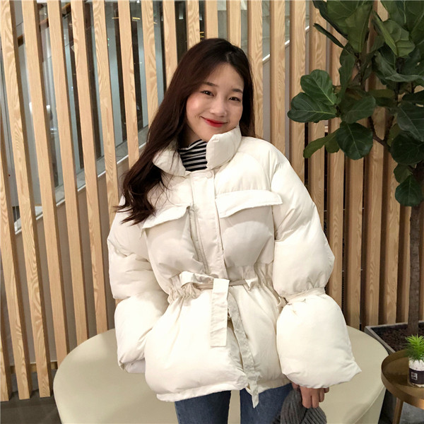 Női kabát fehér és fekete színben