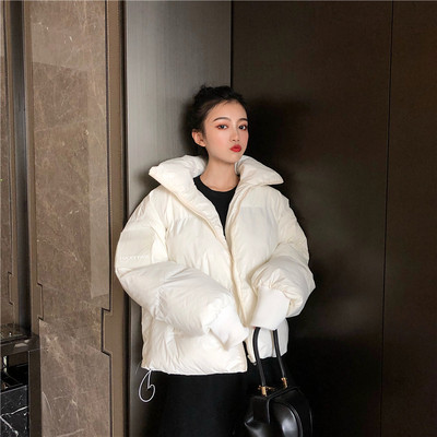 Női kabát O-alakú gallérral, fehér és rózsaszín színben