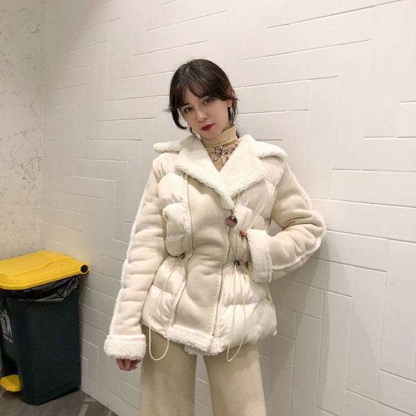 Női kabát zsebekkel