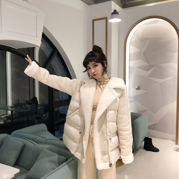 Női kabát zsebekkel