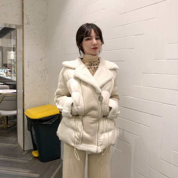 Női kabát zsebekkel