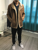 Stílusos férfi kabát puha béléssel és barna zsebekkel