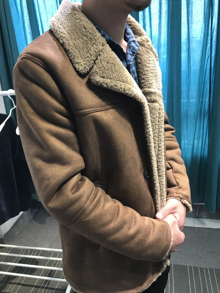 Stílusos férfi kabát puha béléssel és barna zsebekkel