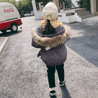 Alkalmi gyerekkabát két színben, pehely kapucnival