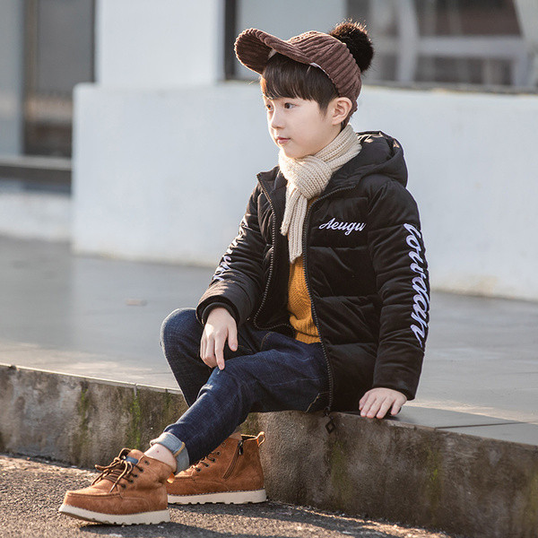 Modern gyerek kabát fiúknak fekete színben