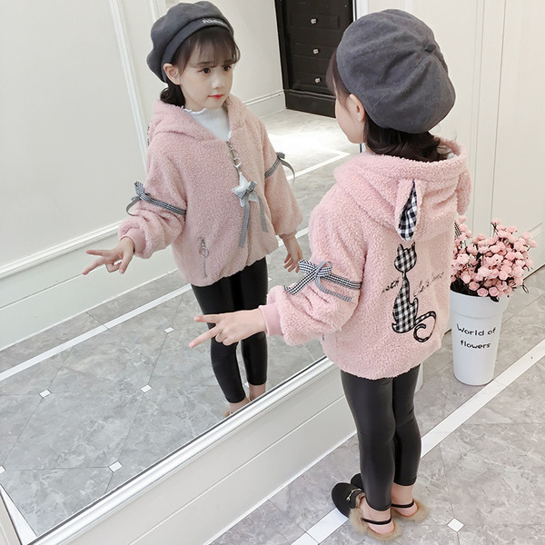 Μοντέρνο παιδικό παλτό για κορίτσια με εφαρμογές