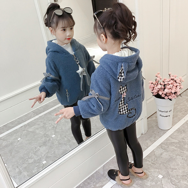 Μοντέρνο παιδικό παλτό για κορίτσια με εφαρμογές