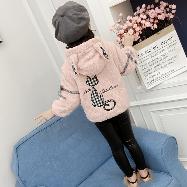 Μοντέρνο παιδικό παλτό για κορίτσια με εφαρμογές