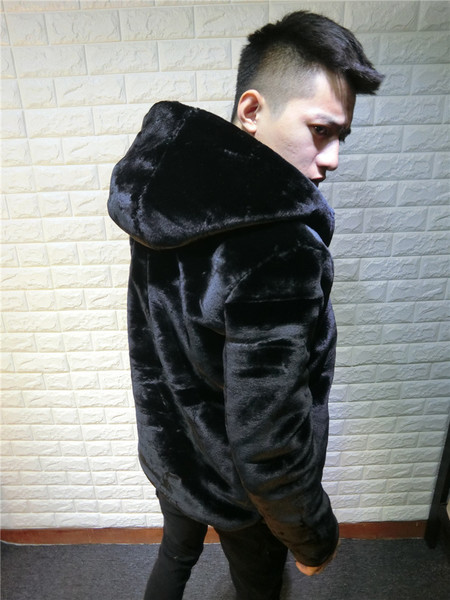 Puha, modern férfi kabát kapucnival fekete színben