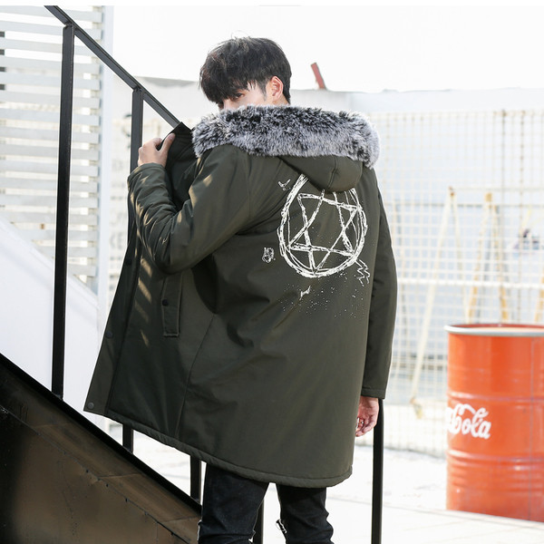 Férfi téli kabát rátéttel és kapucnival, fekete és zöld pehelyszínnel