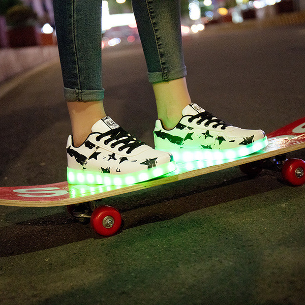 Modern világító női tornacipő öko bőrből