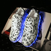 Modern világító női tornacipő USB-vel, öko bőrből