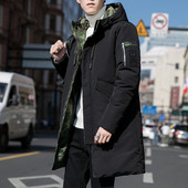 Modern férfi téli kabát fekete színben kapucnival és zsebekkel