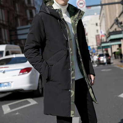 Modern férfi téli kabát fekete színben kapucnival és zsebekkel