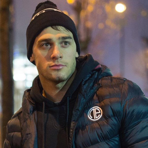 Férfi alkalmi kabát kapucnival, két színben