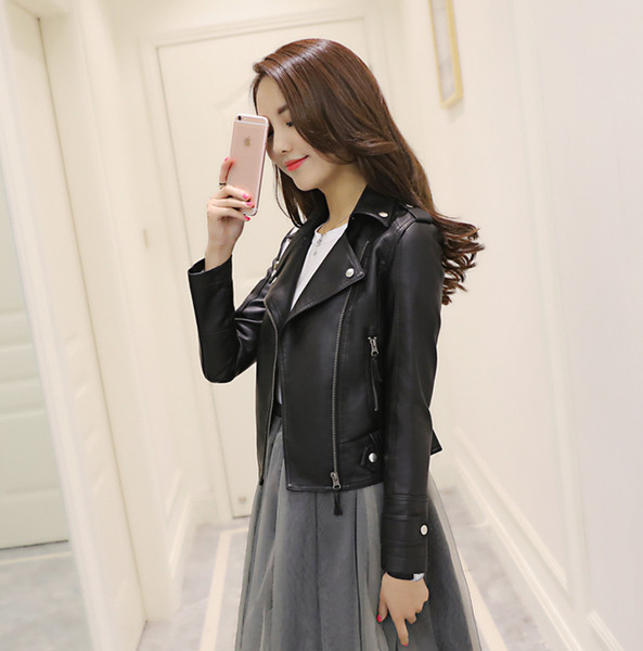 Stílusos női kabát eko bőrből, fekete színben