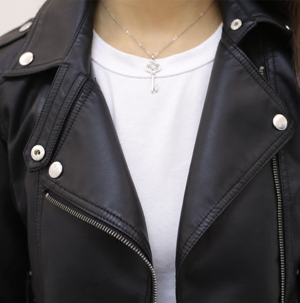 Stílusos női kabát eko bőrből, fekete színben