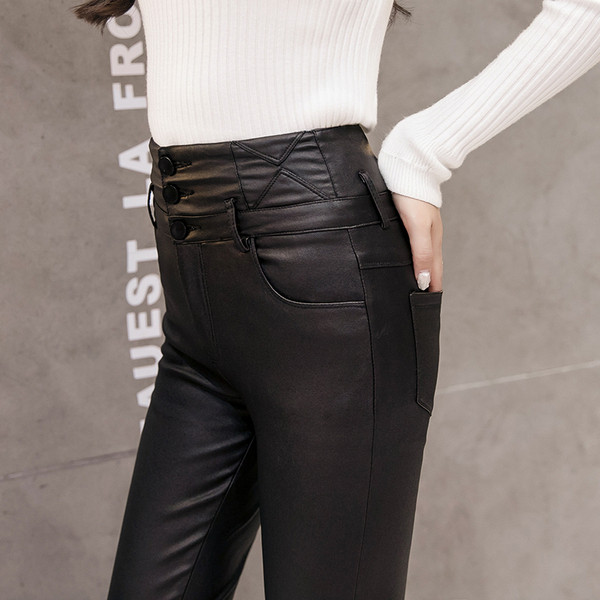 Női nadrág magas derékkal Karcsú modell fekete színben