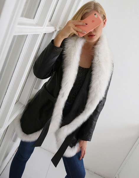 Актуално дамско яке от еко кожа с пух и колан в два цвята