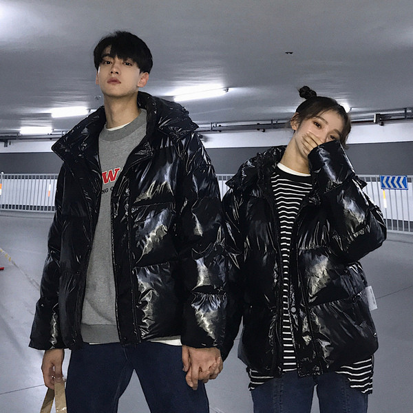 Jelenlegi téli kabát két színben, férfiaknak és nőknek egyaránt