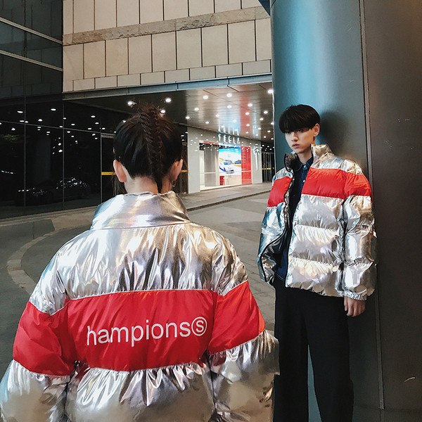 Hétköznapi téli kabát felirattal, férfiaknak és nőknek egyaránt