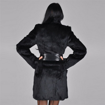 Κυρίες κομψή παλτό σε μαύρο χρώμα