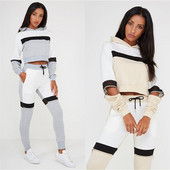 Sport-alkalmi női szett két színben, beleértve a leggingst és egy kapucnis blúzt