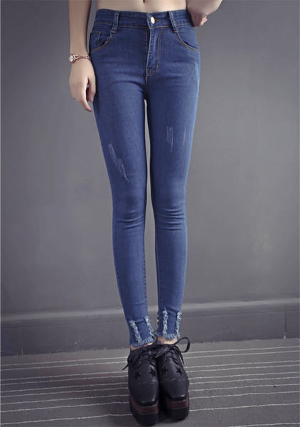 Καθημερινή κυρία λεπτή λεπτή μοντέλο με υψηλή μέση σε δύο χρώματα