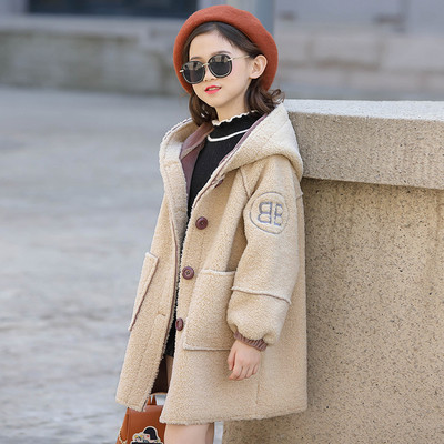 Modern gyerekkabát lányoknak két modellben