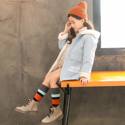 Geaca moderna pentru copii cu inscriptii in mai multe culori