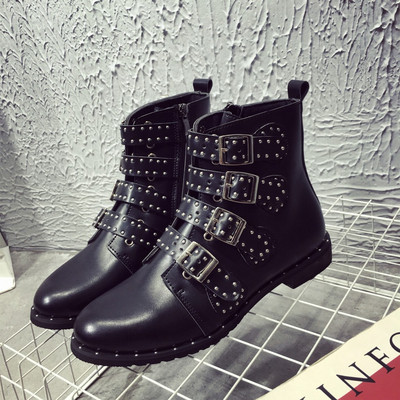 Μοντέρνες γυναικείες μπότες με μεταλλικά στοιχεία σε μαύρο χρώμα - δύο μοντέλα
