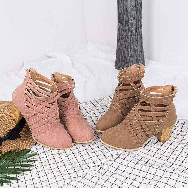 Aktuális, vastag sarkú női csizma két színben